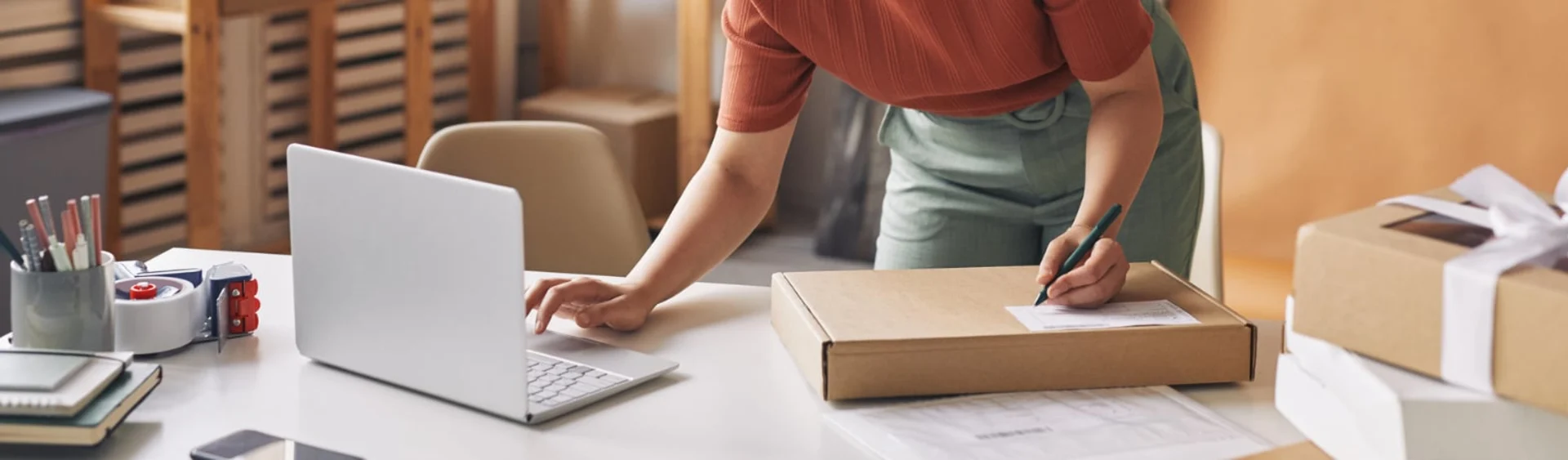 Banner image for content hub page: Parcel Delivery For Small Business: The Ultimate Guide